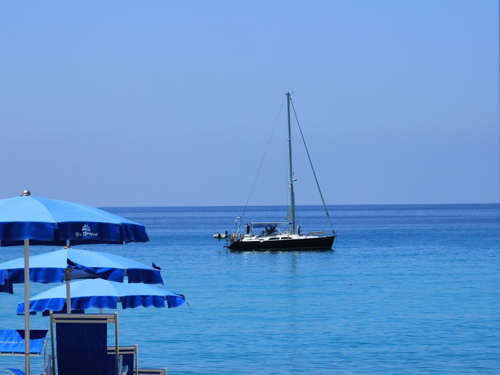 Blu Tropical Resort Zambrone Eksteriør billede