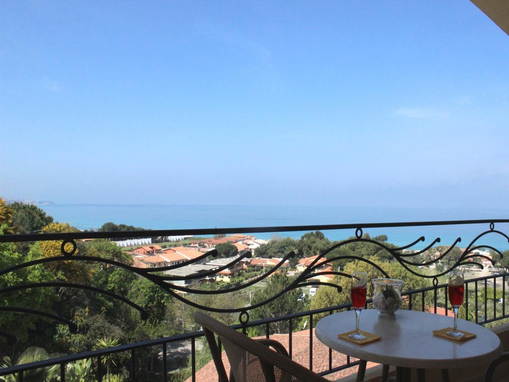 Blu Tropical Resort Zambrone Værelse billede