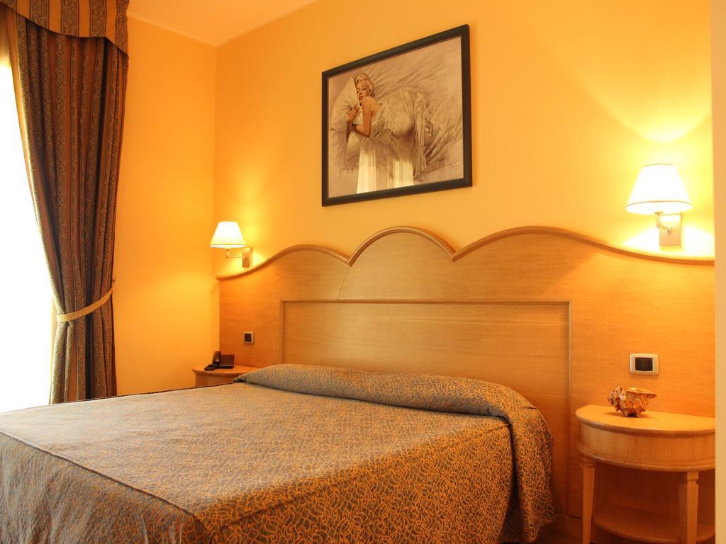 Blu Tropical Resort Zambrone Værelse billede