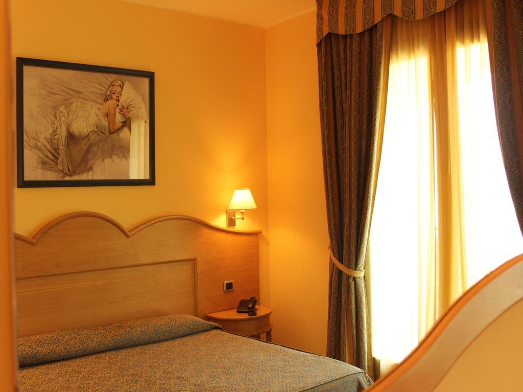 Blu Tropical Resort Zambrone Værelse billede