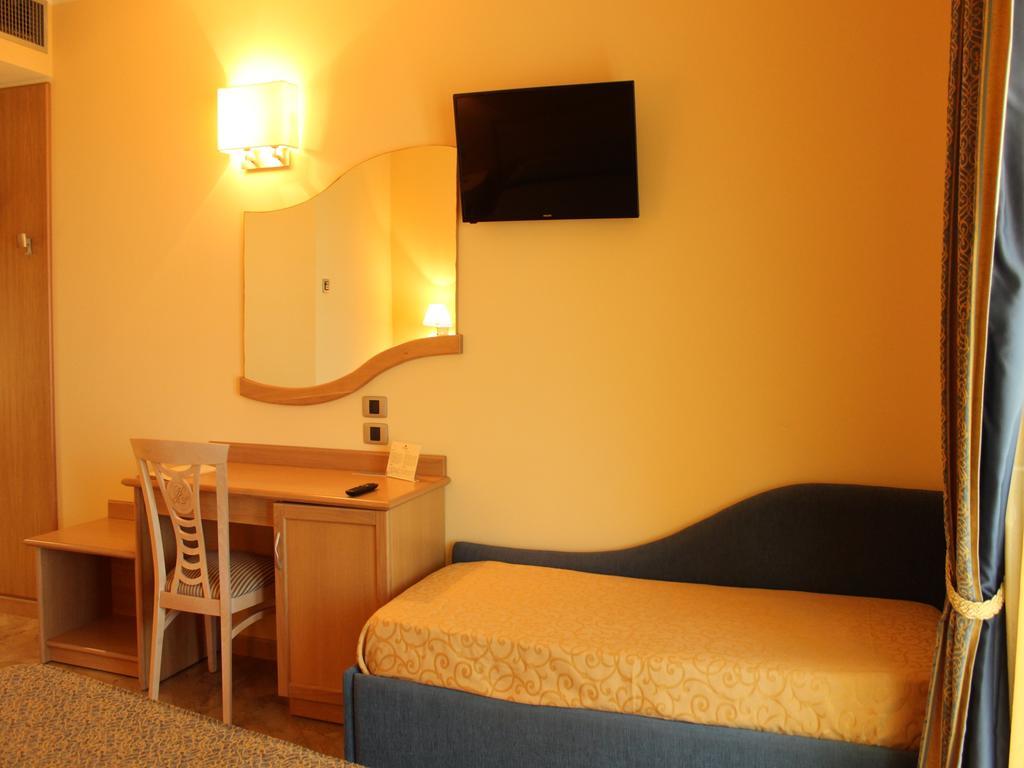 Blu Tropical Resort Zambrone Værelse billede