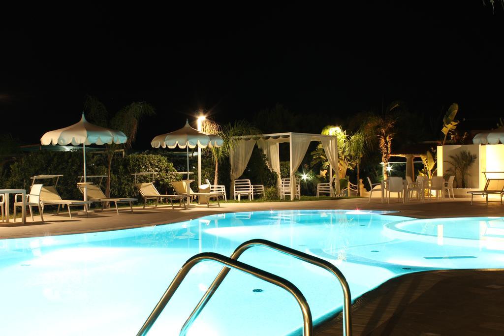 Blu Tropical Resort Zambrone Eksteriør billede