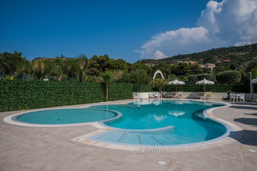 Blu Tropical Resort Zambrone Eksteriør billede