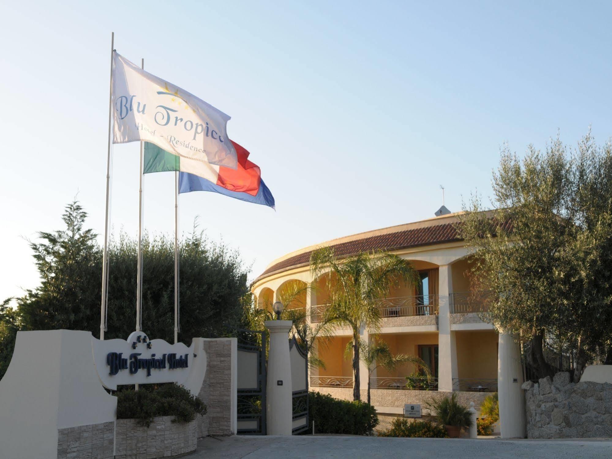 Blu Tropical Resort Zambrone Eksteriør billede