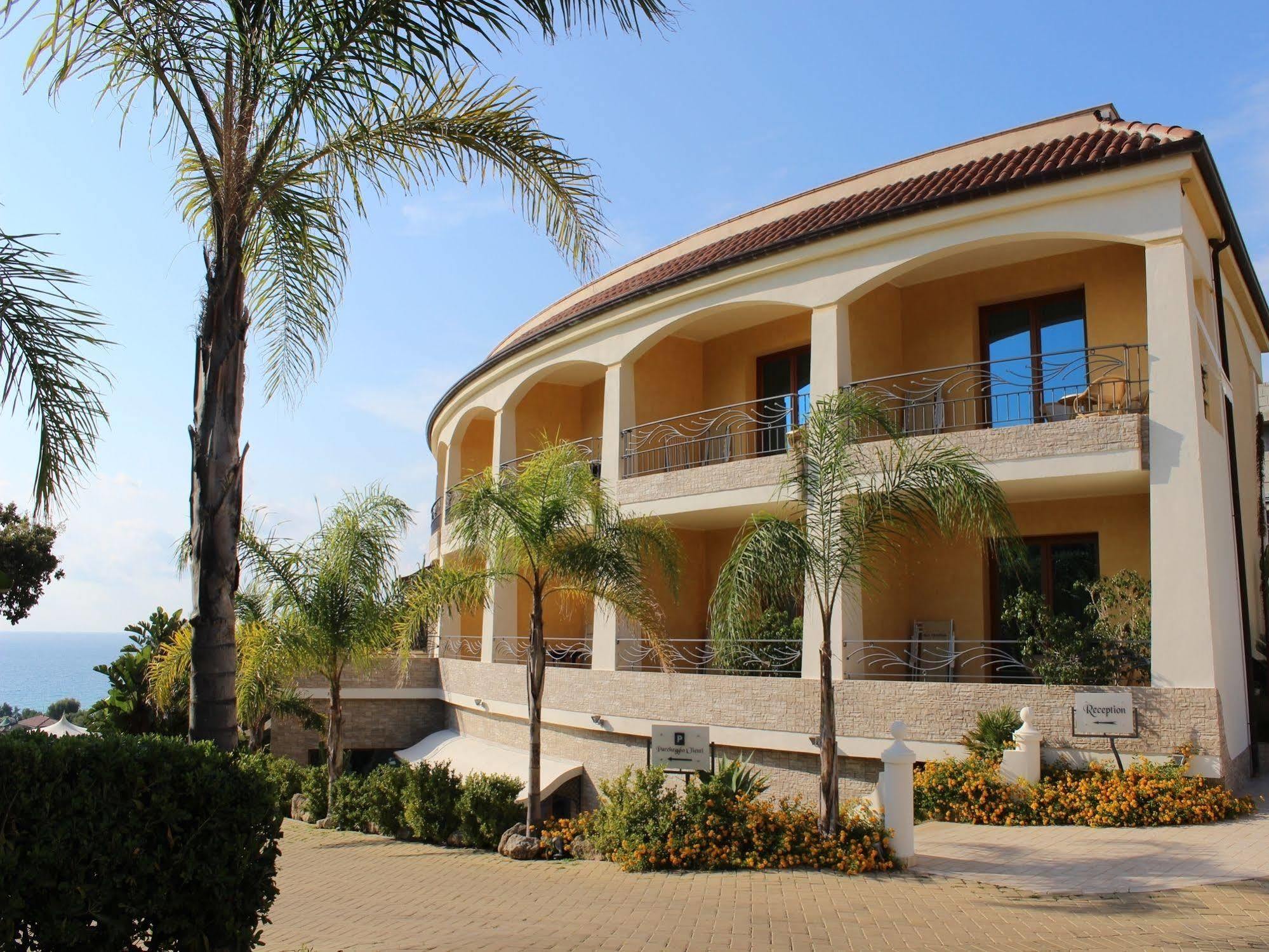 Blu Tropical Resort Zambrone Eksteriør billede
