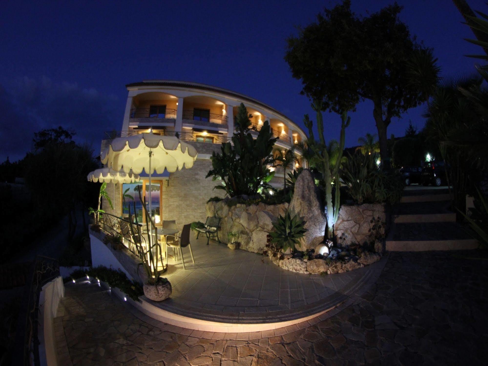 Blu Tropical Resort Zambrone Eksteriør billede