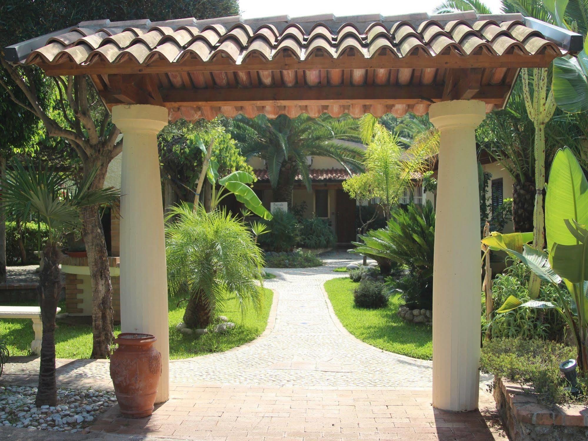 Blu Tropical Resort Zambrone Eksteriør billede